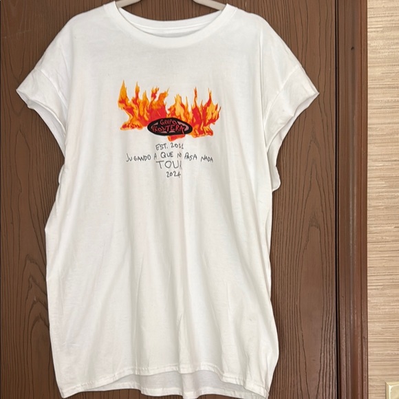 Jugando A Que No Pasa Nada Tour shirt 2024 Graphic T-Shirt with Flame Design - Picture 1 of 4